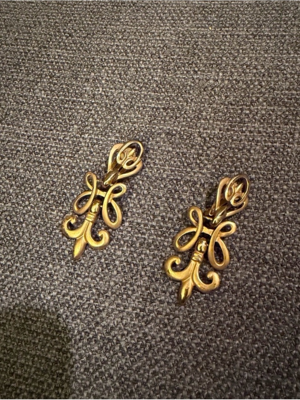 Vantage non-pierced earrings length 2.1in